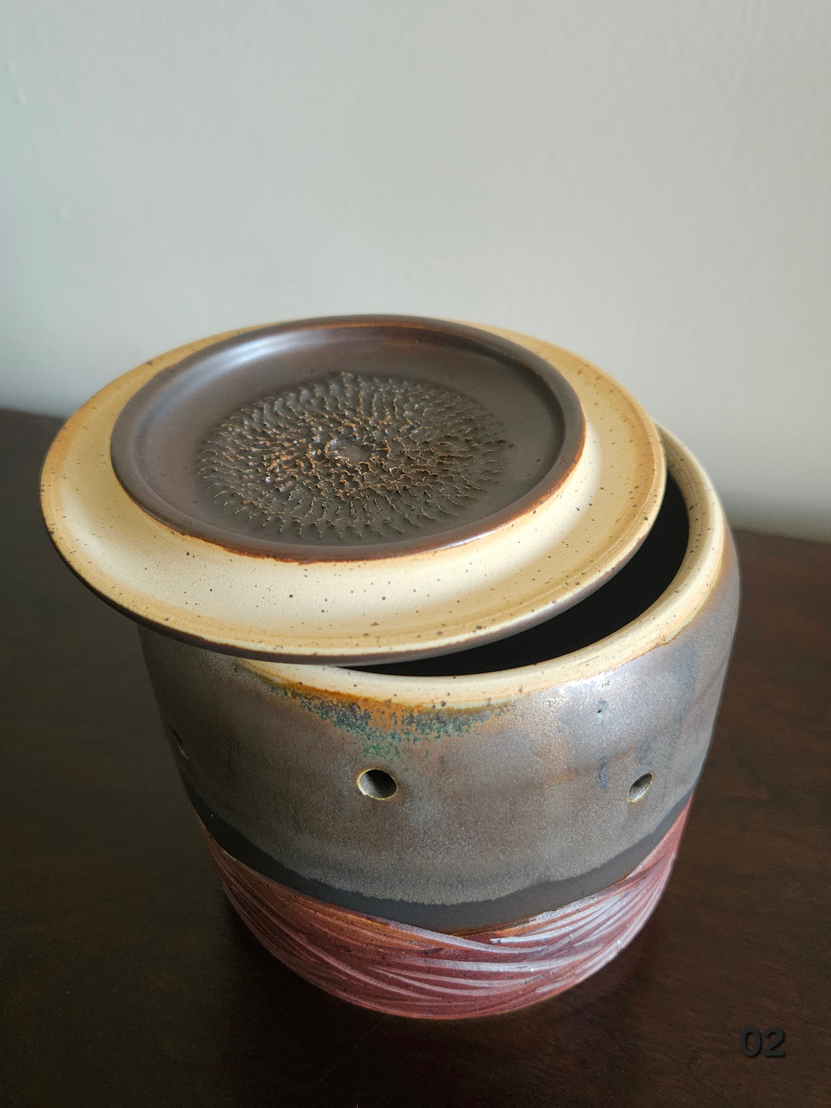 Garlic keepers with grinder lids 02