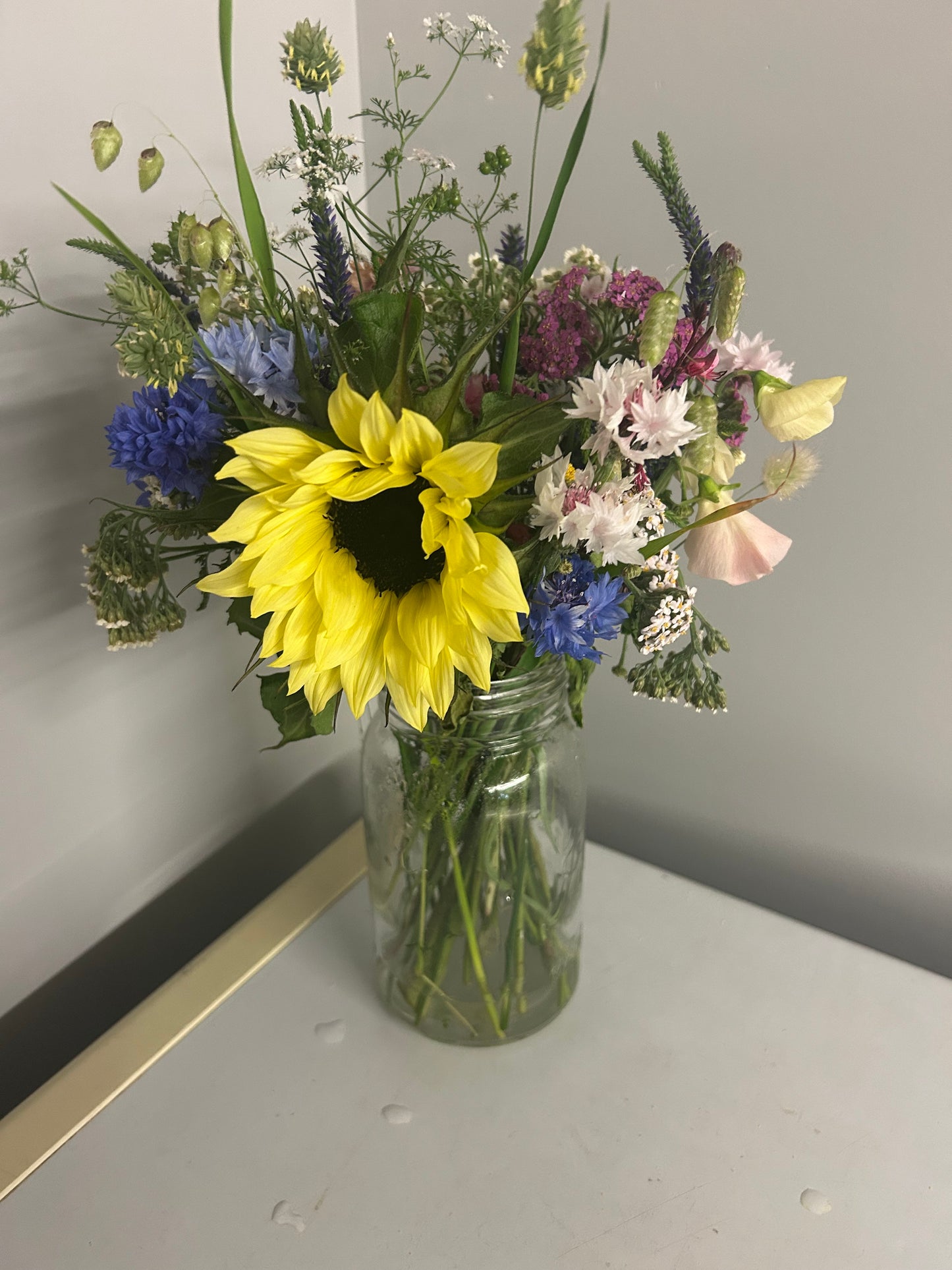 Small bouquets with glass jar