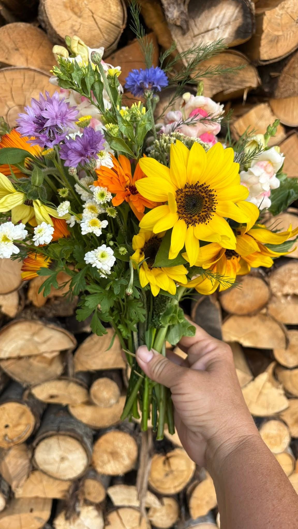Small bouquets with glass jar