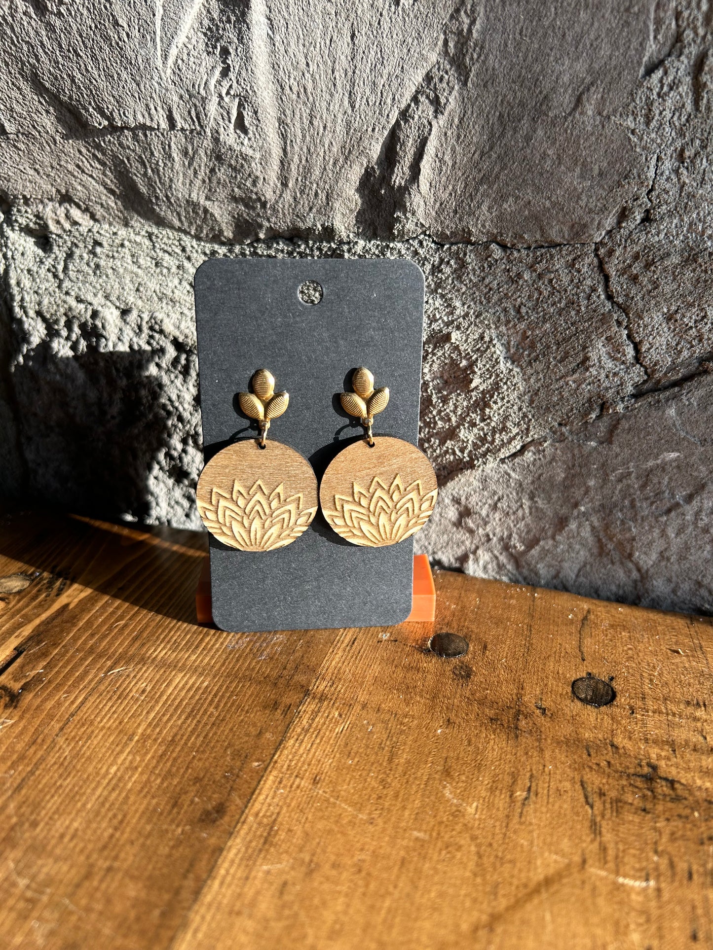 Round Brown Gold Etched Flower