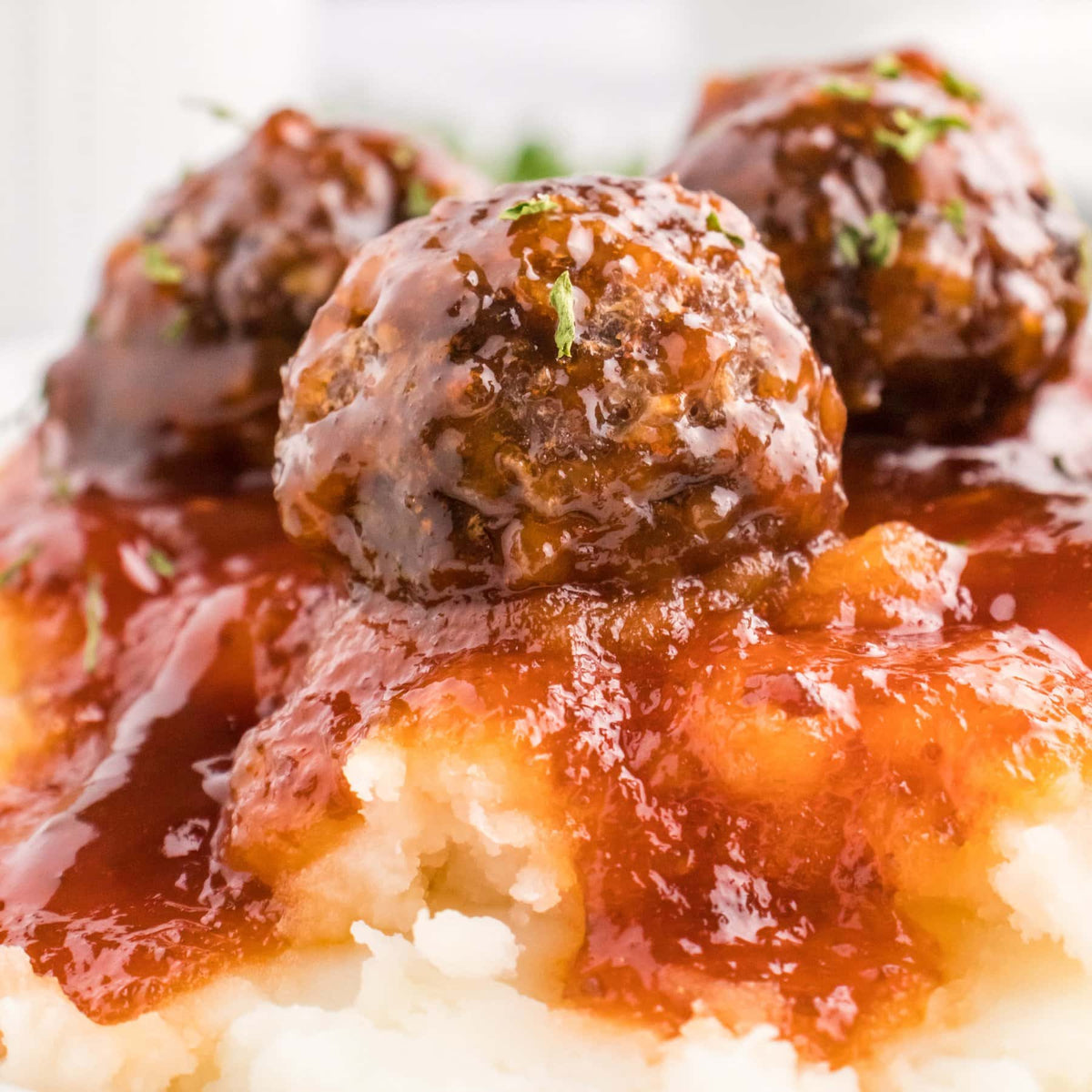 Sweet-and-sour meatballs with mashed potatoes